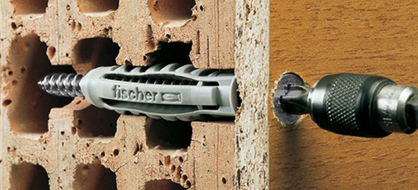 Cách đóng tắc kê vào tường gạch